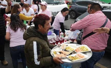 Con comida e insumos, mexicanos muestran su solidaridad a afectados por explosión en el puente de la Concordia