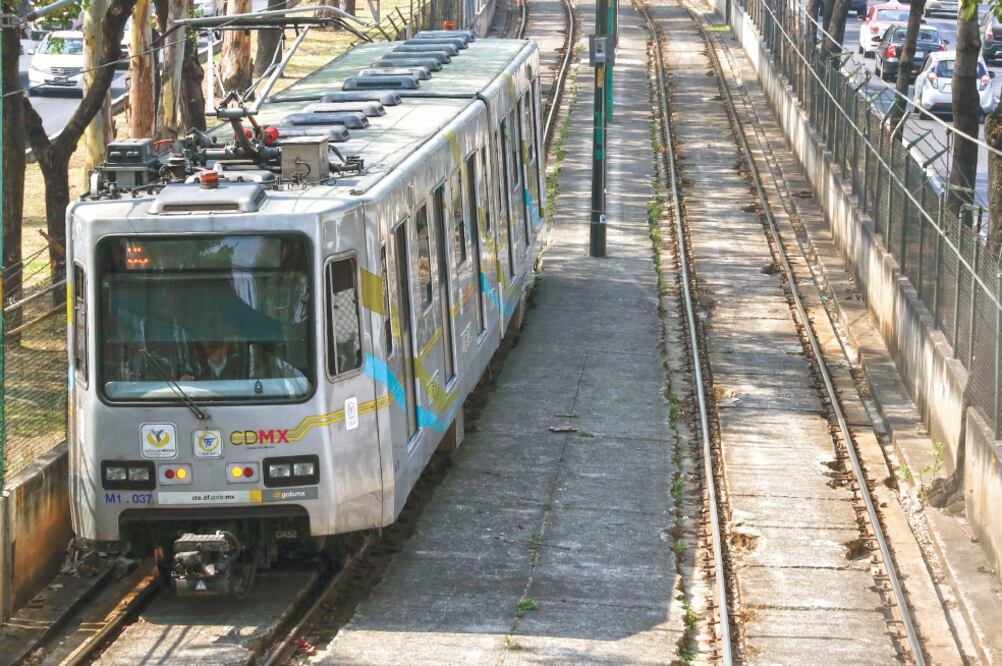 El cambio de vías en el tramo de Tasqueña a Estadio Azteca reducirá de 60 a 35 minutos el recorrido en toda la vía, aseguran autoridades del STE. Foto/ARCHIVO EL UNIVERSAL 