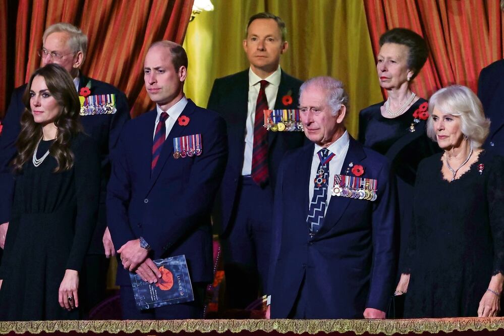 Kate, princesa de Gales; el príncipe William, el rey Carlos III, la princesa Ana y la reina Camilla en el Royal Albert Hall, en Londres, el 11 de noviembre pasado.. Foto: Chris Jackson / AP