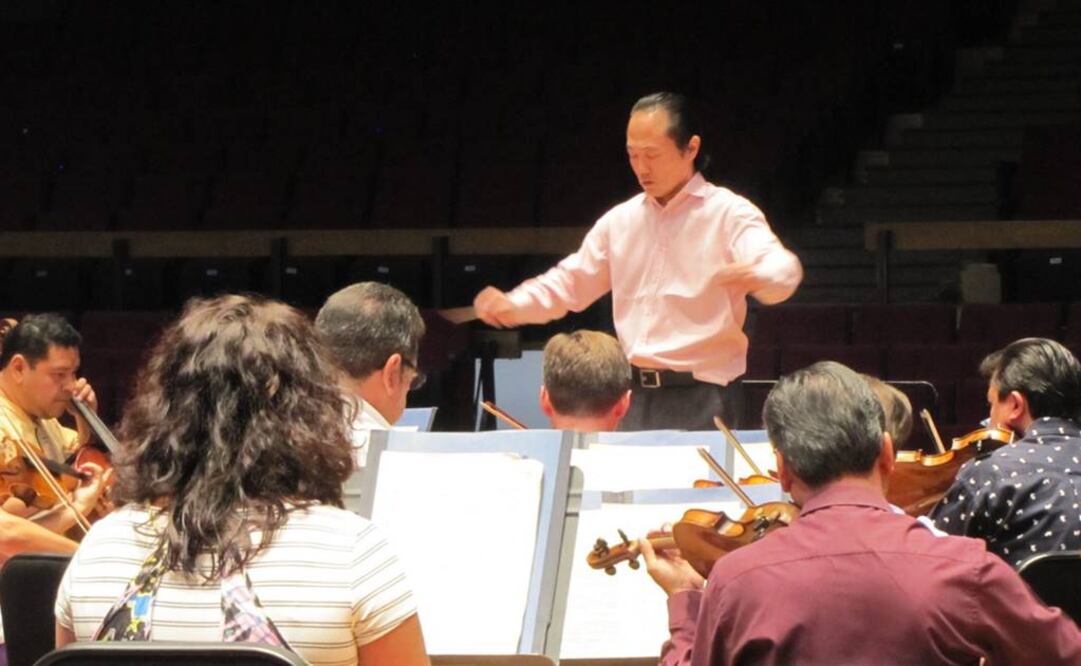 Yoo sostuvo que durante su estancia se “aventurará con compositores mexicanos” porque, dijo, no se escuchan mucho. (FOTO de Facebook: ORQUESTA FILARMONICA DE LA CIUDAD DE MEXICO)