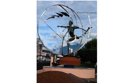 Reaparece, dañada y mutilada, la escultura "El Carro del Sol"