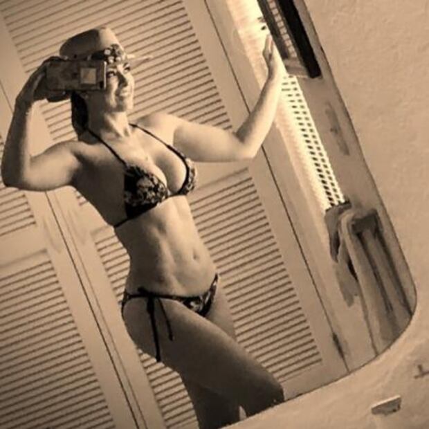 Aracely Arámbula encanta con foto en bikini