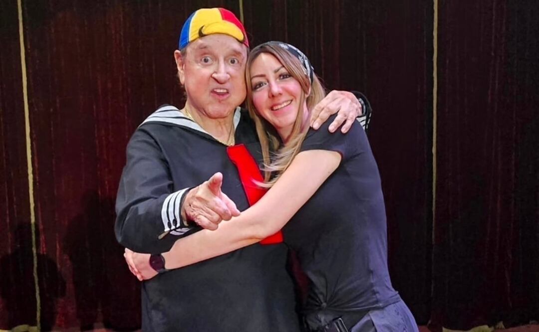 Carlos Villagrán, caracterizado de "Kiko" con su hija.