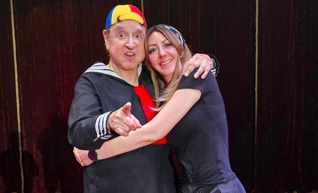 Carlos Villagrán, caracterizado de "Kiko" con su hija.