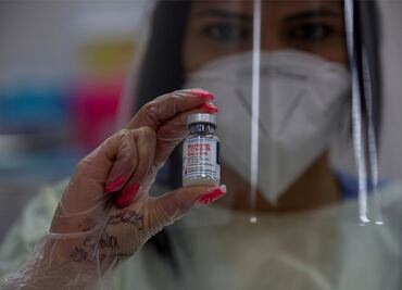 Moderna inicia ensayos de refuerzo de la vacuna específico para ómicron