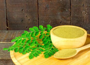 ¿Cómo consumir moringa para retrasar el envejecimiento?