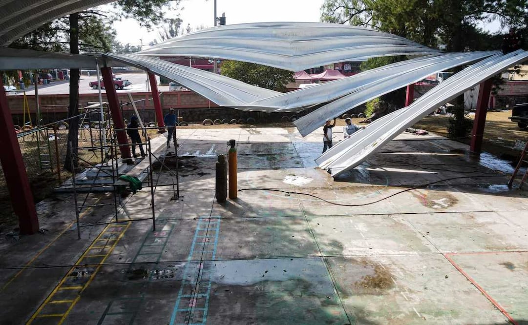 Tromba acompañada de granizo deja daños en al menos cuatro escuelas de Teotihuacán; suspenden clases en una de ellas.
Foto: Especial.