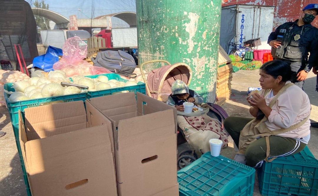 Madres llevan a sus hijos a trabajar en la Central de Abastos; autoridades buscan erradicar el trabajo infantil. Foto: Juan Carlos Williams