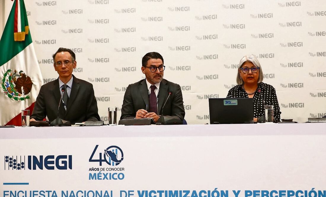 Dwight Dyer, director de estadísticas de Gobierno; Adrián Franco, vicepresidente, y Graciela Márquez, titular del Inegi. Foto: Sáshenka Gutiérrez / EFE