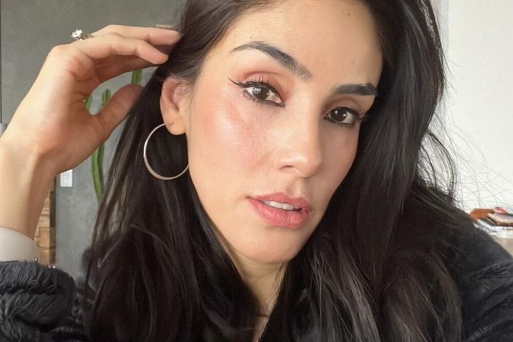 Sandra Echeverría cautivó a sus fans con su vestido escotado. Foto: Instagram @sandraecheverriaoficial