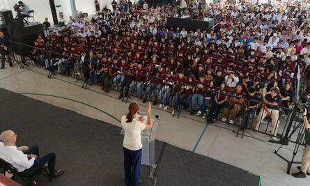Sheinbaum lanza programa “Te extrañamos en el salón”; busca combatir deserción escolar