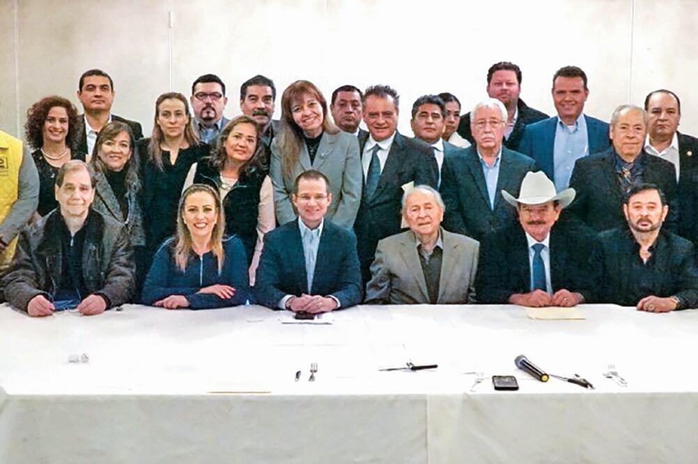 El candidato de la coalición Por México al Frente, Ricardo Anaya, se reunió con migrantes mexicanos en Los Ángeles, California (CORTESÍA)