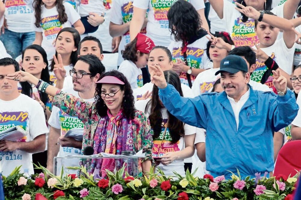 Rosario Murillo, primera dama de Nicaragua, con Daniel Ortega, presidente del país, en imagen del 19 de julio pasado (OSWALDO RIVAS. REUTERS)