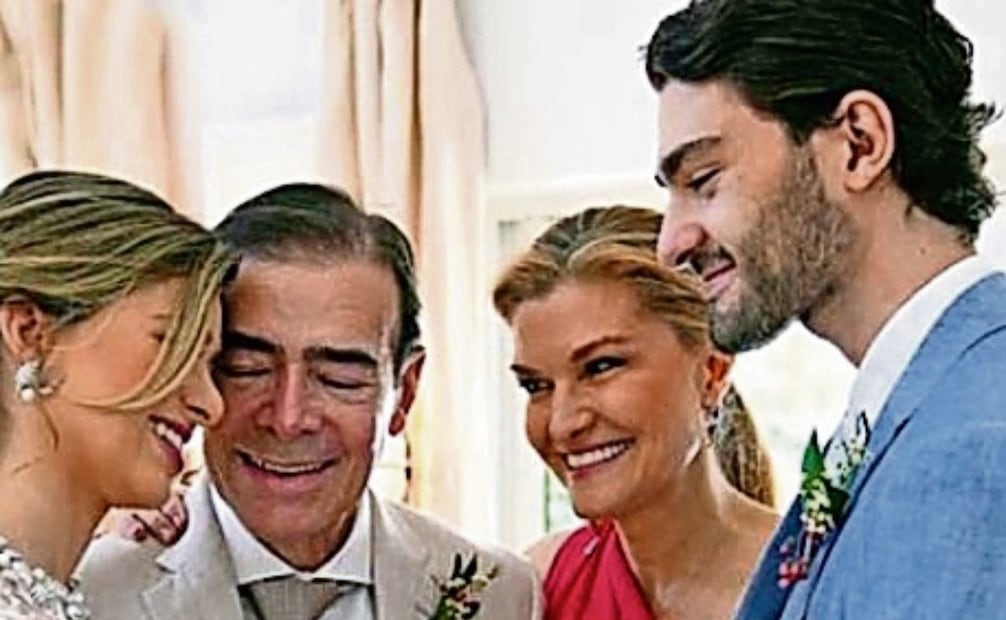El 7 de mayo de 2021, entregó a su hija Carla en Key Biscayne, en Miami; hubo invitados vía Zoom. Fotos: Graciela y Toño Mauri, y Archivo / EL UNIVERSAL