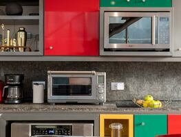 ¿Cómo limpiar la grasa de los azulejos y armarios de la cocina? Checa estos trucos infalibles