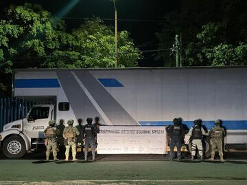 Localizan tráiler robado en Culiacán; tenía una camioneta en su interior