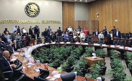 Chocan partidos en el INE durante jornada electoral