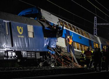 Más de 30 heridos tras choque de trenes en cercanias de Praga