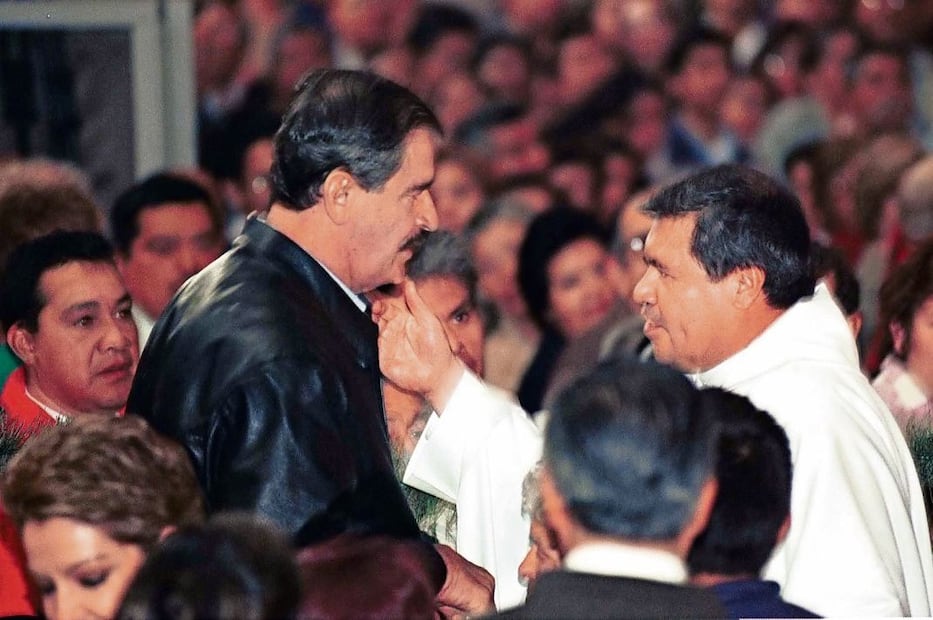 Diciembre de 2001. Vicente Fox en la Catedral Metropolitana. Fue la primera vez en más de 70 años que un presidente en funciones asistió a misa ahí. Crédito: Juan Pablo Zamora/CUARTOSCURO