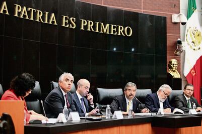 Expertos coinciden en revisar la relación centralista entre gobiernos