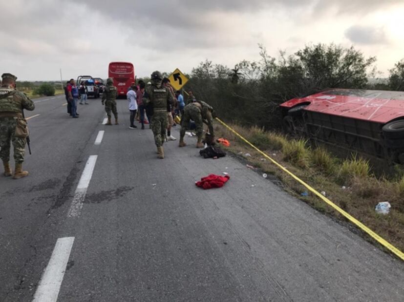 Vuelca camión de pasajeros en Tamaulipas; hay un muerto y 10 heridos