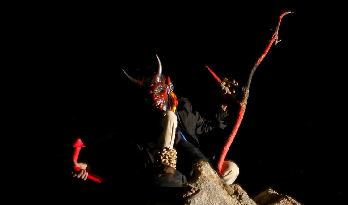 Representar al mal durante las ceremonias de Cuaresma en la Tribu Yaqui puede convertirse en una tragedia de la vida real. Foto: Javier Escobar/EL UNIVERSAL