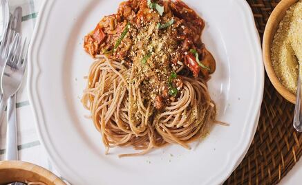 Prepara una bolognesa con setas y nueces