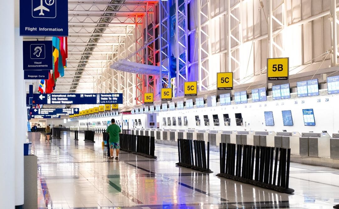 Los aeropuertos implementan medidas de seguridad en los equipajes para llevar líquidos. Imagen: Pexels.