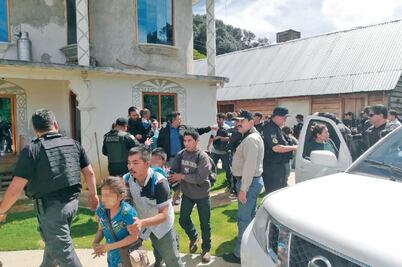 Rescatan ilesos a 22 migrantes; caen 3 plagiarios