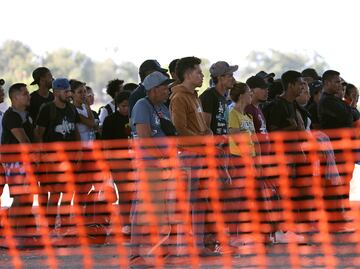 Declaran emergencia por ola de migrantes sin precedentes en Eagle Pass, Texas; cierran puente internacional