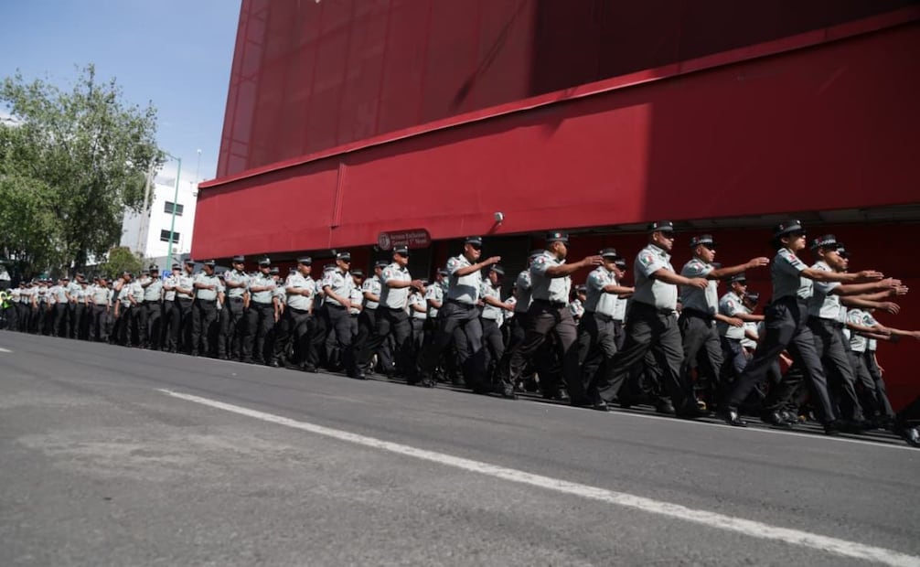 Elementos de seguridad afuera del Estadio "Nemesio Diez", antes del partido amistoso entre México y Serbia. Foto: Carlos Mejía / EL UNIVERSAL