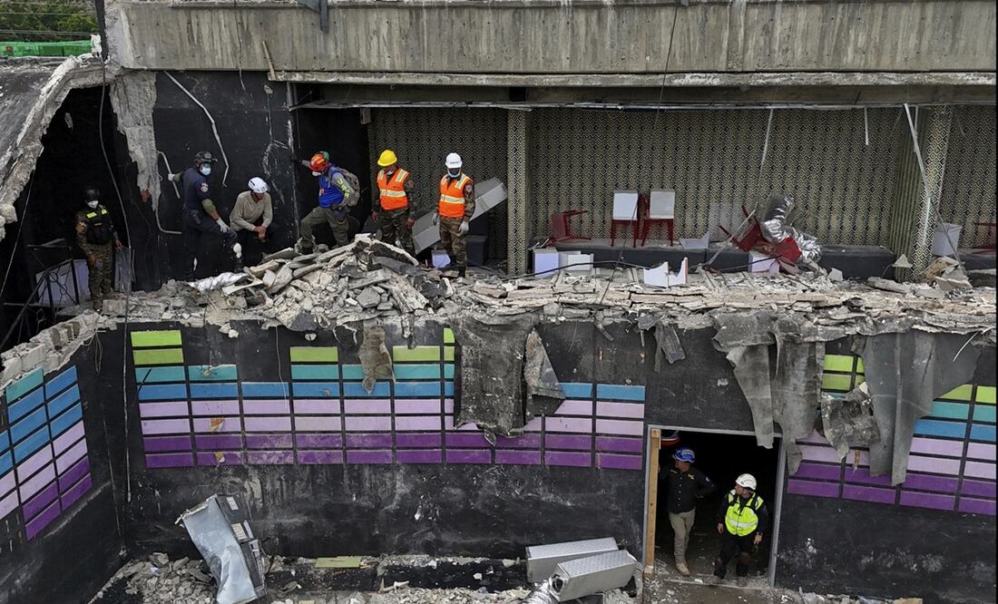 Rescatistas laboran en donde se encontraba la discoteca Jet Set días después de que su techo se derrumbara, el jueves 10 de abril de 2025. Foto: AP/Archivo