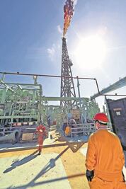 Gobierno recurre a inventarios ante caída en gasolina