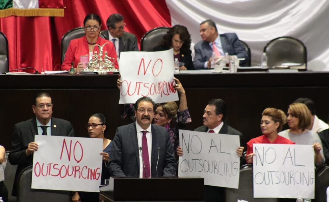 Diputados del PT protestan en San Lázaro. Foto: Cortesía