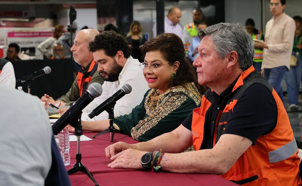 Clara Brugada y el director del Metro, Guillermo Calderón supervisaron ayer viernes el tramo que en próximos días reabrirá que es de Cuauhtémoc a Chapultepec. Foto: Especial