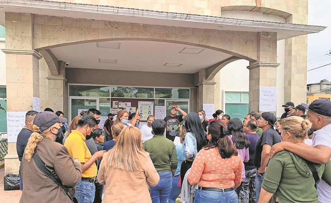 Los padres de familia protestaron frente a las oficinas de la FGJEM y en las inmediaciones del jardín de niños por los casos de abuso. Foto: Especial