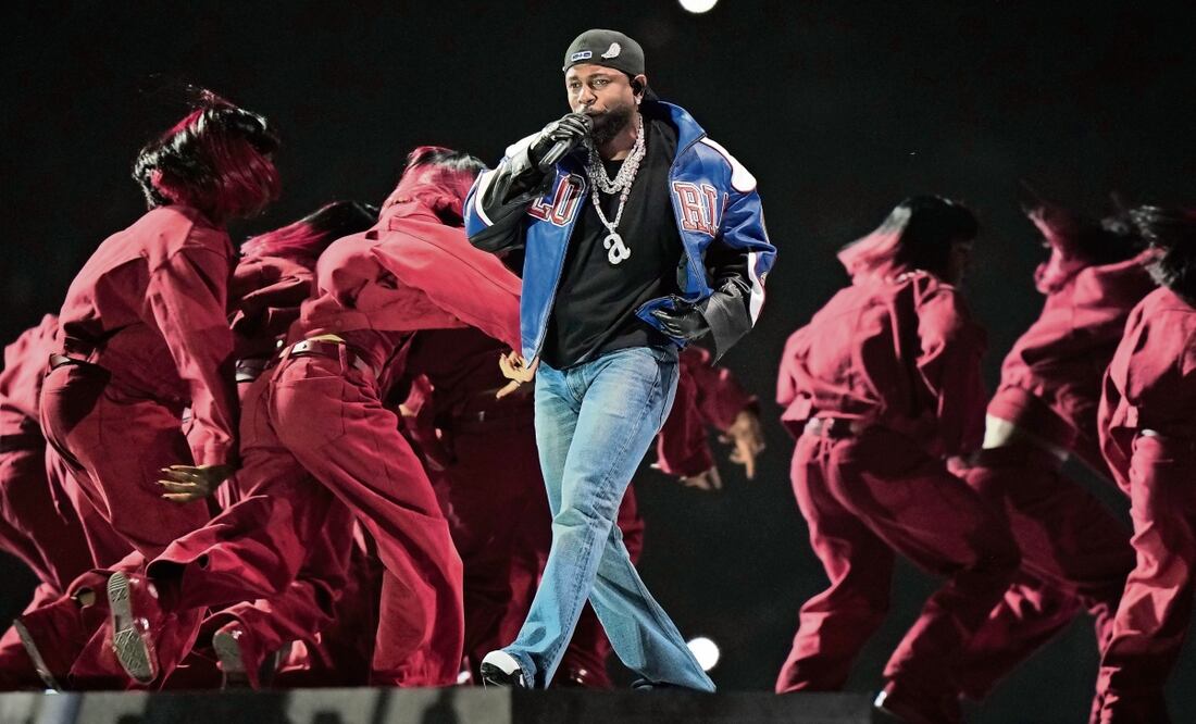 El rapero dio toque patriótico al show.(10/02/2025) Fotos: AP, AFP y EFE