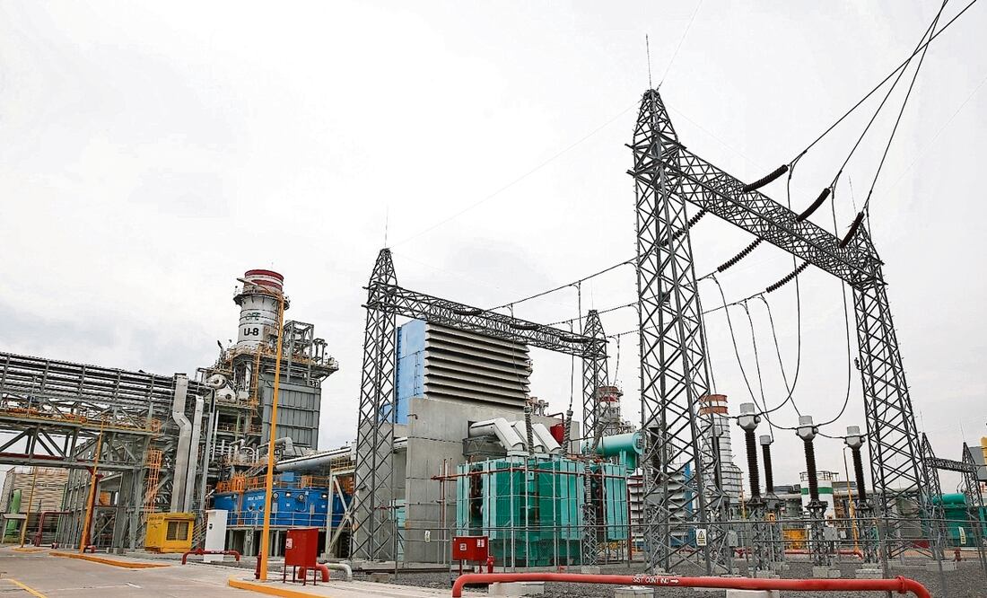 En México la regulación ha permitido a las empresas privadas participar en el negocio de generación de energía, pero en cuanto a la transmisión, esta es exclusivamente del Estado y la realiza la Comisión Federal de Electricidad (CFE).