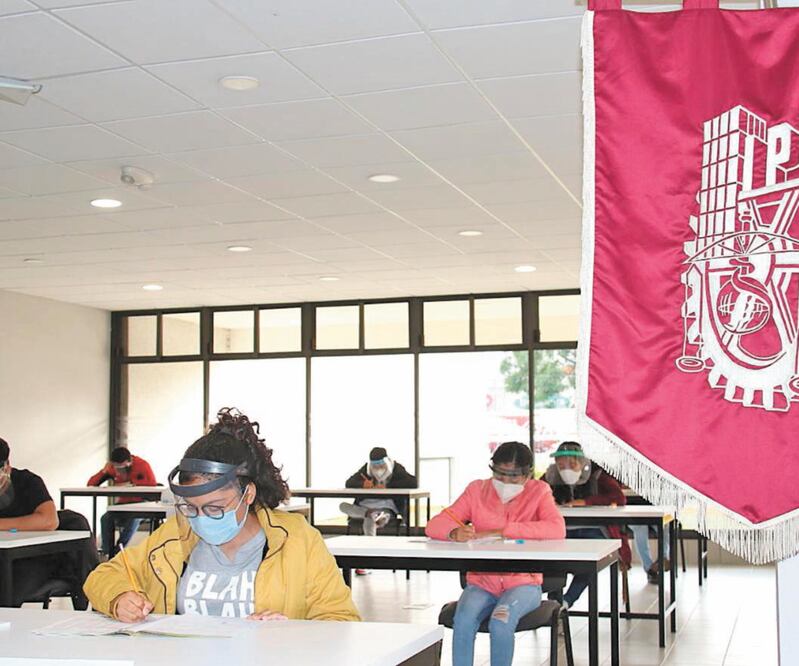 Hoy es la última fecha para que los interesados realicen la prueba del IPN en medio de un protocolo que incluye uso obligatorio de cubrebocas, toma de temperatura, sana distancia. Foto: ESPECIALES