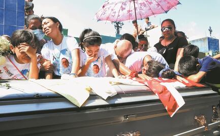 Realizan sepelio de migrante muerto en tráiler