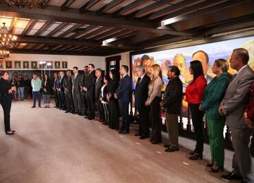 Delfina Gómez toma protesta a servidores públicos en el Edomex; destacan César Faz y Bernardo Barranco