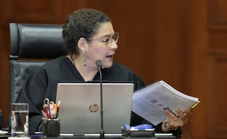 Lenia Batres denuncia "nado sincronizado" de la derecha en su contra; acusa intento de frenar su presidencia en la SCJN