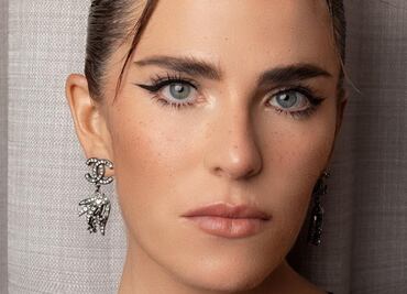 Karla Souza brilla con vestido del diseñador mexicano Kris Goyri