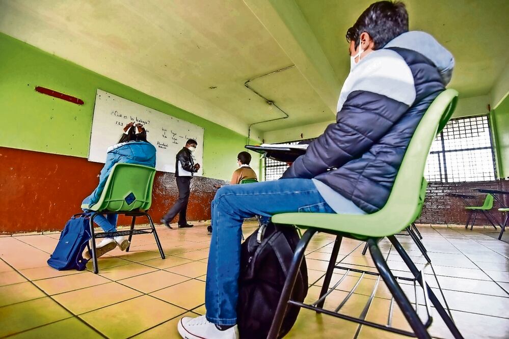 De acuerdo con un reporte de la Mejoredu, el mayor número de profesores que carecen de un título universitario se concentra en nivel primaria, con 71 mil 559. Foto: Archivo EL UNIVERSAL