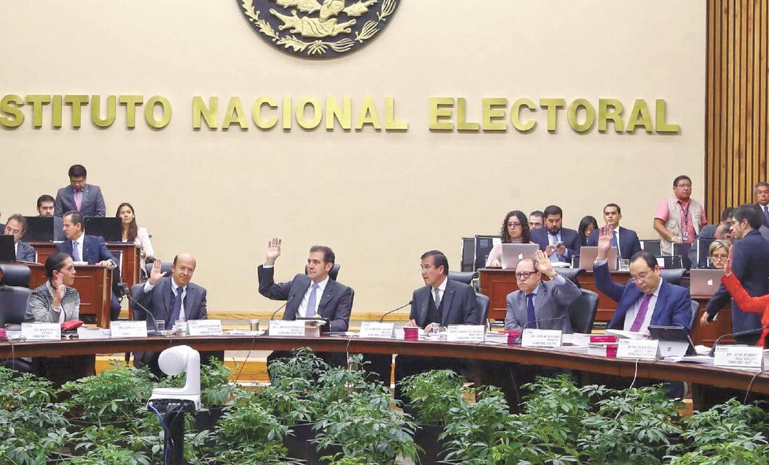 De alto costo. En los asuntos destacados está la contratación de arrendamiento de vehículos por 935.4 millones de pesos. ARCHIVO EL UNIVERSAL