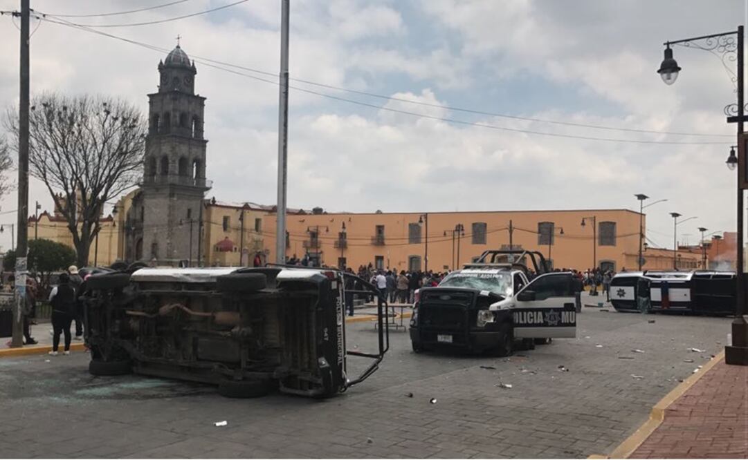 Según los manifestantes, el edil incrementó hasta en mil por ciento el cobro de derecho de piso a los vendedores informales. (FOTOS: Especial)