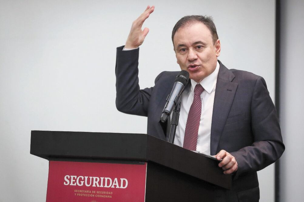 El secretario de Seguridad y Protección Ciudadana, Alfonso Durazo, acusó a Felipe Calderón de pertenecer a un grupo de derecha extrema. Foto/DIEGO SIMÓN. EL UNIVERSAL