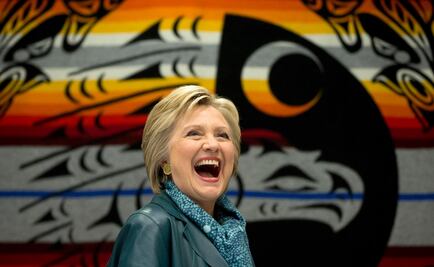 AP: Clinton logra delegados necesarios para nominación