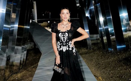 Michelle Salas brilla con elegante minivestido negro