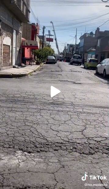 Tras hacerse viral en redes, retiran kiosco instalado en poste de CFE en Neza